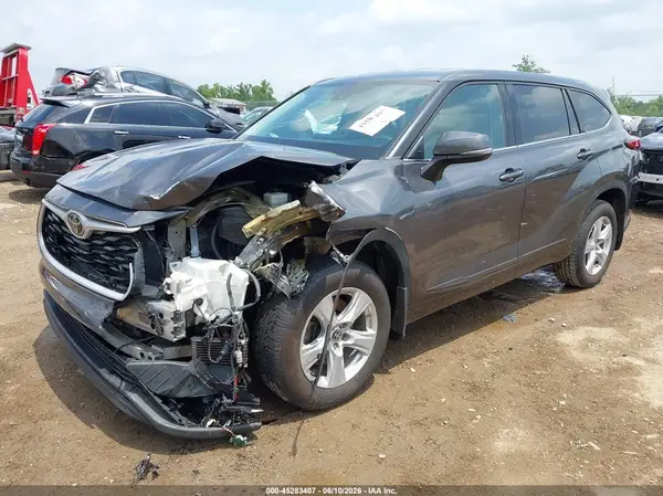 5TDCZRAH2NS118874 2022 TOYOTA HIGHLANDER - Image 2