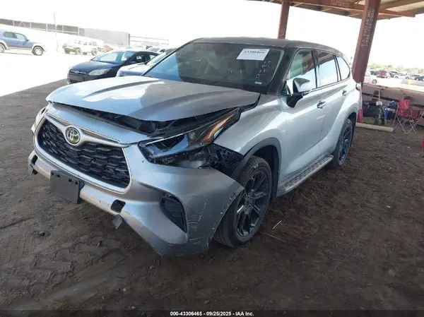 5TDCZRAH2NS143399 2022 TOYOTA HIGHLANDER - Image 2