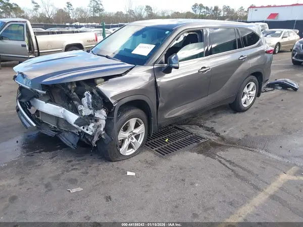 5TDCZRAH2NS553703 2022 TOYOTA HIGHLANDER - Image 2