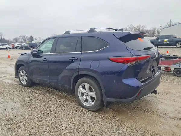 5TDCZRAH2NS554205 2022 TOYOTA HIGHLANDER - Image 2