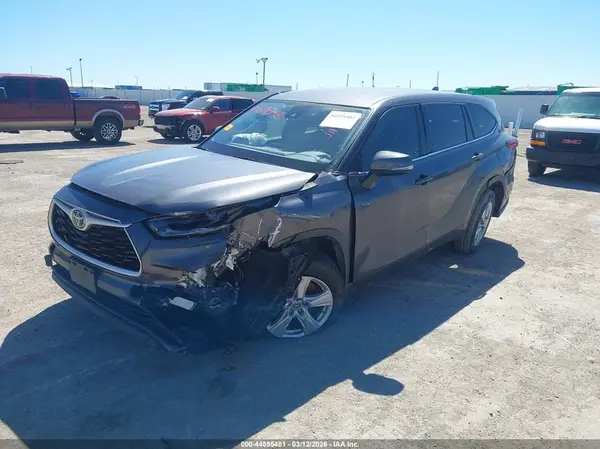 5TDCZRAH2NS555662 2022 TOYOTA HIGHLANDER - Image 2