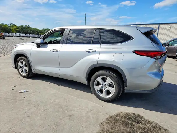 5TDCZRAH3LS002483 2020 TOYOTA HIGHLANDER - Image 2