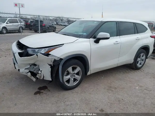 5TDCZRAH3LS504877 2020 TOYOTA HIGHLANDER - Image 2