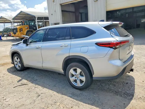 5TDCZRAH3NS098697 2022 TOYOTA HIGHLANDER - Image 2