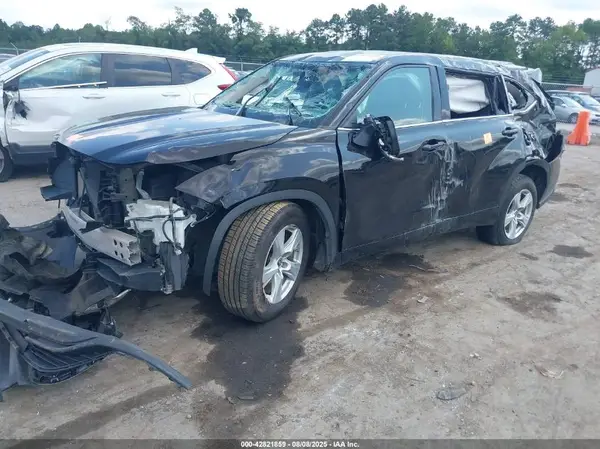 5TDCZRAH3NS116065 2022 TOYOTA HIGHLANDER - Image 2