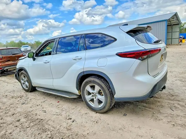 5TDCZRAH3NS117233 2022 TOYOTA HIGHLANDER - Image 2