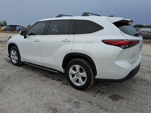 5TDCZRAH3NS134985 2022 TOYOTA HIGHLANDER - Image 2