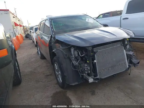 5TDCZRAH3NS137692 2022 TOYOTA HIGHLANDER - Image 1