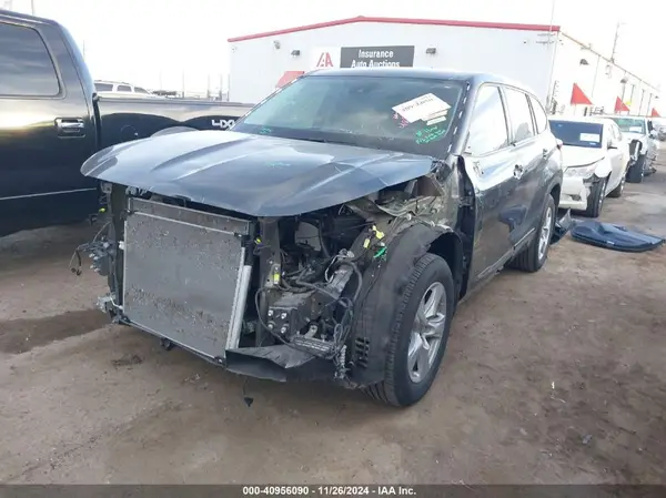 5TDCZRAH3NS137692 2022 TOYOTA HIGHLANDER - Image 2