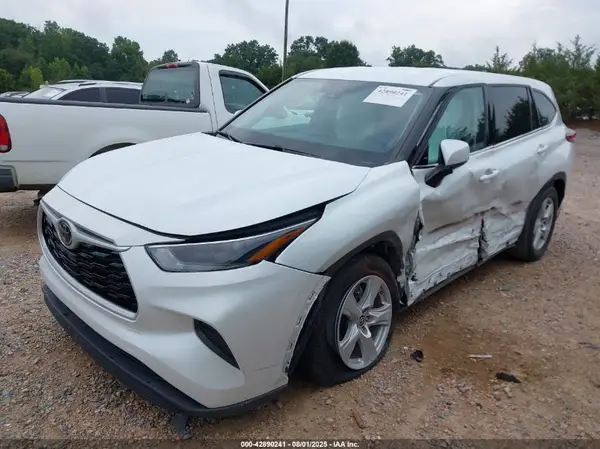 5TDCZRAH3NS546761 2022 TOYOTA HIGHLANDER - Image 2
