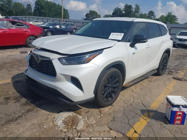 5TDCZRAH3NS551099 2022 TOYOTA HIGHLANDER - Image 2