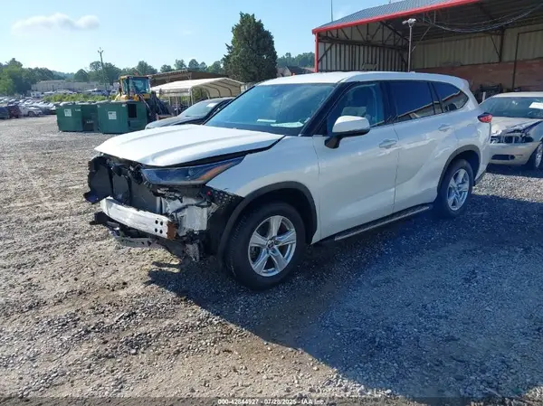 5TDCZRAH4MS074696 2021 TOYOTA HIGHLANDER - Image 2