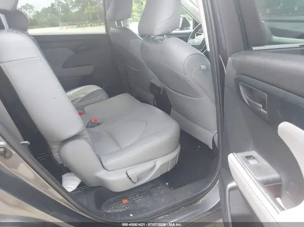 5TDCZRAH4MS517459 2021 TOYOTA HIGHLANDER - Image 8
