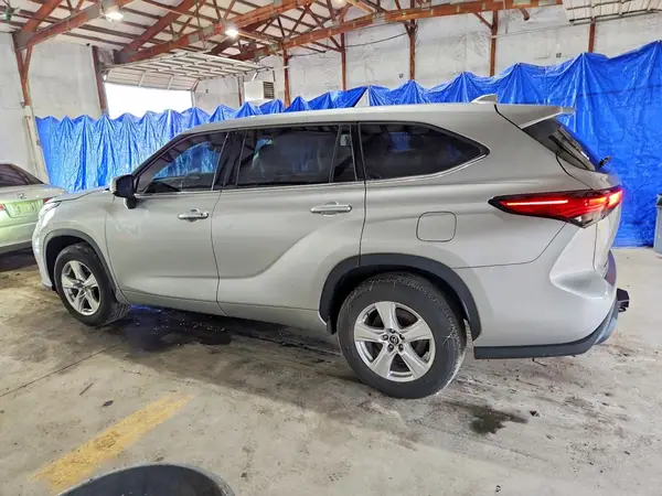 5TDCZRAH4MS531913 2021 TOYOTA HIGHLANDER - Image 2