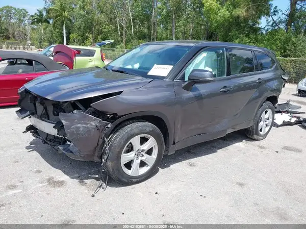 5TDCZRAH4NS543318 2022 TOYOTA HIGHLANDER - Image 2