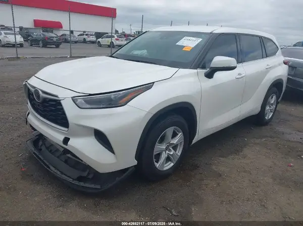 5TDCZRAH5MS053260 2021 TOYOTA HIGHLANDER - Image 2