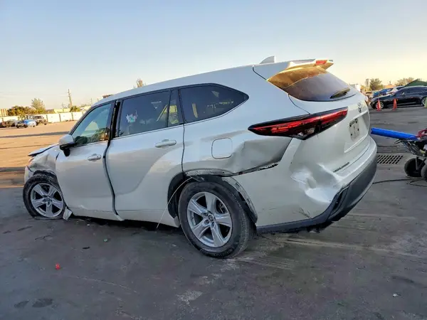 5TDCZRAH5MS527059 2021 TOYOTA HIGHLANDER - Image 2