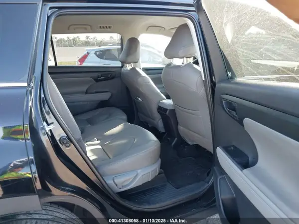 5TDCZRAH5MS530544 2021 TOYOTA HIGHLANDER - Image 8