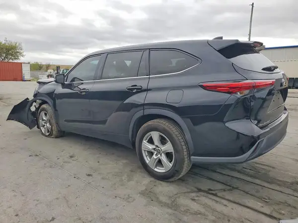 5TDCZRAH5NS103737 2022 TOYOTA HIGHLANDER - Image 2