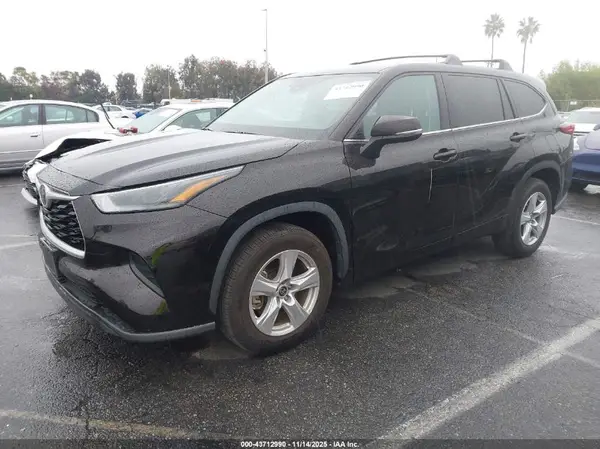 5TDCZRAH5NS111322 2022 TOYOTA HIGHLANDER - Image 2