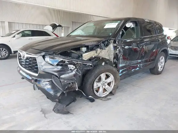 5TDCZRAH5NS132283 2022 TOYOTA HIGHLANDER - Image 2