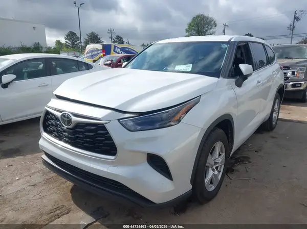 5TDCZRAH5NS557972 2022 TOYOTA HIGHLANDER - Image 2