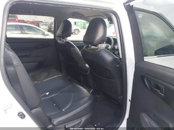 5TDCZRAH5NS557972 2022 TOYOTA HIGHLANDER - Image 8