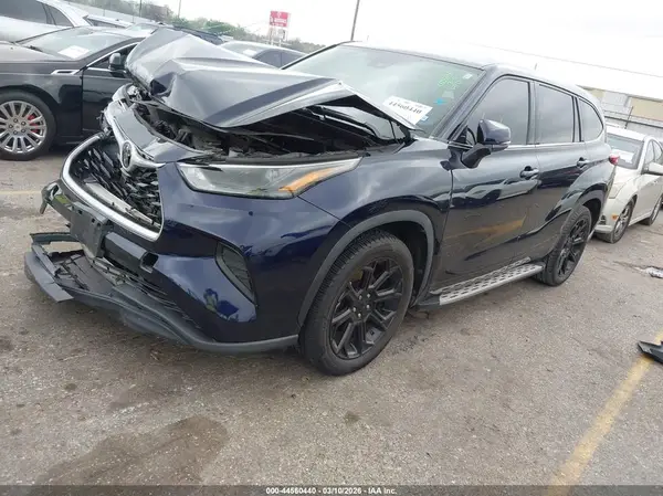 5TDCZRAH5NS560127 2022 TOYOTA HIGHLANDER - Image 2