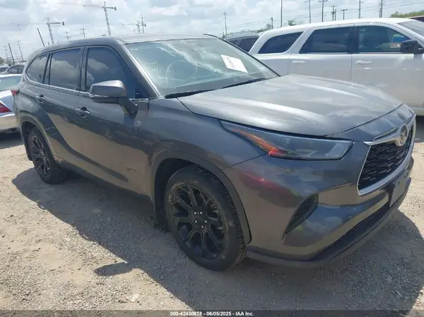 5TDCZRAH5NS560631 2022 TOYOTA HIGHLANDER - Image 1