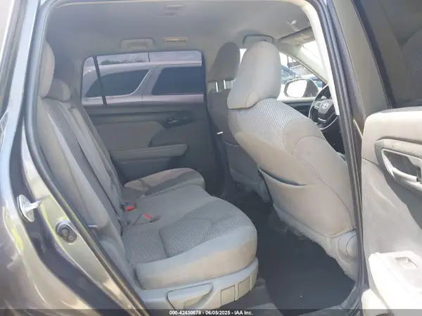 5TDCZRAH5NS560631 2022 TOYOTA HIGHLANDER - Image 8
