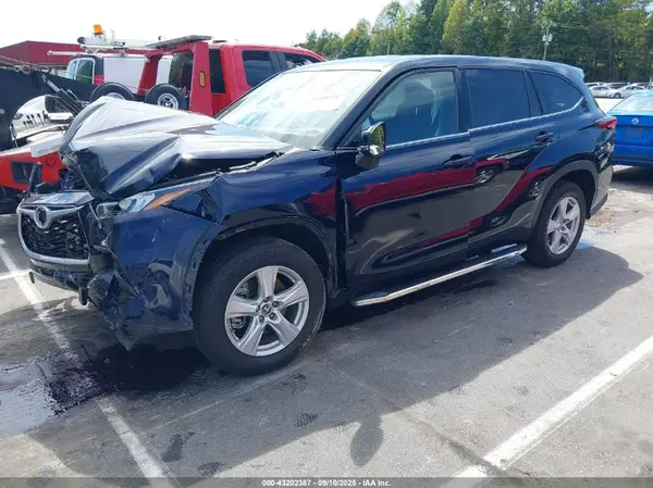 5TDCZRAH6LS008410 2020 TOYOTA HIGHLANDER - Image 2