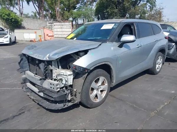 5TDCZRAH6LS501374 2020 TOYOTA HIGHLANDER - Image 2