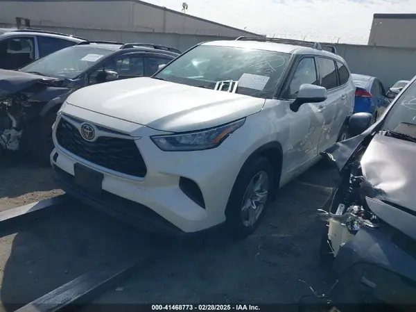 5TDCZRAH6LS504811 2020 TOYOTA HIGHLANDER - Image 2