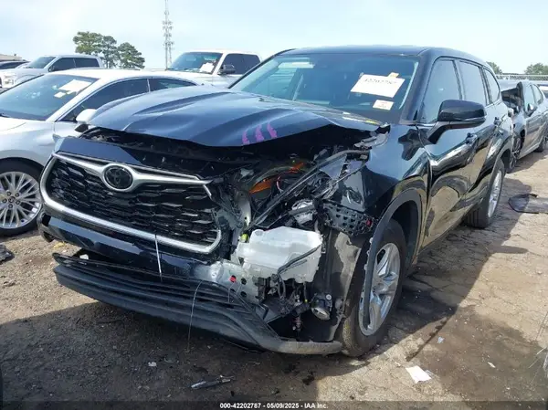 5TDCZRAH6MS033499 2021 TOYOTA HIGHLANDER - Image 2