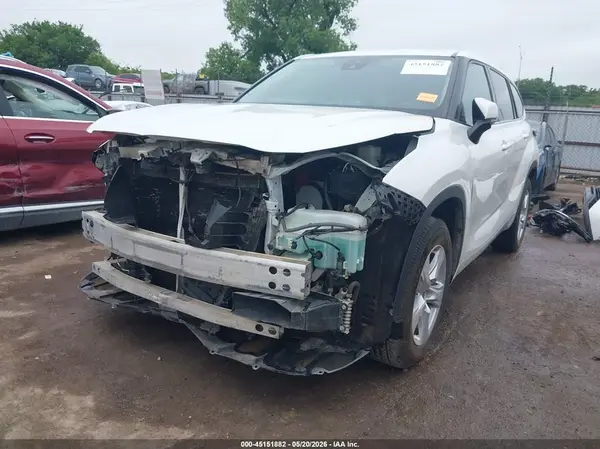 5TDCZRAH6MS528320 2021 TOYOTA HIGHLANDER - Image 2