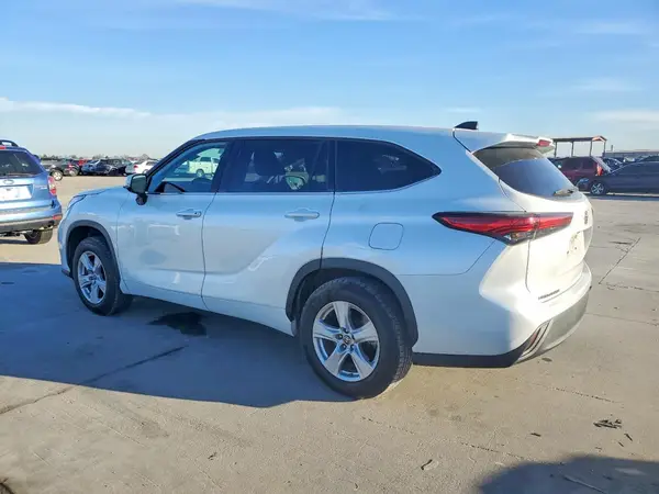 5TDCZRAH6NS117761 2022 TOYOTA HIGHLANDER - Image 2