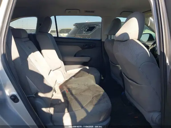 5TDCZRAH6NS120191 2022 TOYOTA HIGHLANDER - Image 8