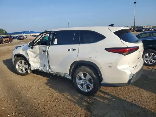 5TDCZRAH6NS123611 2022 TOYOTA HIGHLANDER - Image 2