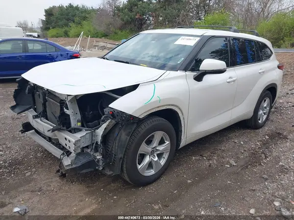 5TDCZRAH7MS078452 2021 TOYOTA HIGHLANDER - Image 2