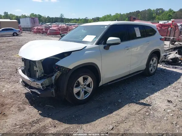 5TDCZRAH7NS103383 2022 TOYOTA HIGHLANDER - Image 2