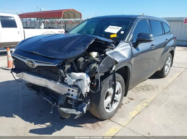 5TDCZRAH7NS560002 2022 TOYOTA HIGHLANDER - Image 2