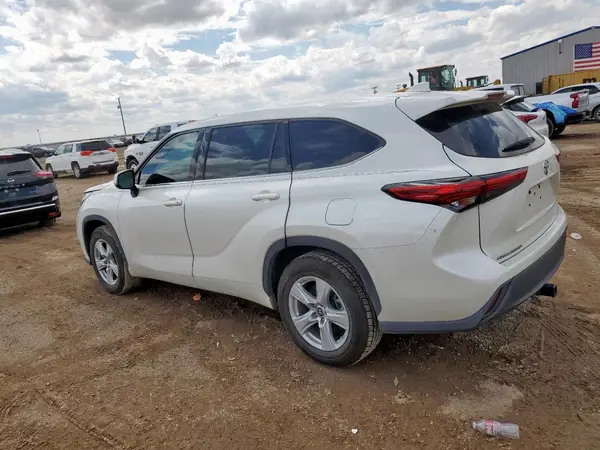 5TDCZRAH8MS527573 2021 TOYOTA HIGHLANDER - Image 2