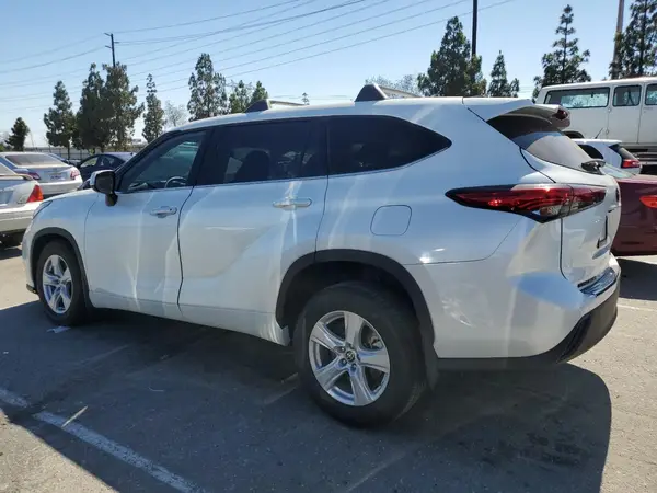 5TDCZRAH8NS093740 2022 TOYOTA HIGHLANDER - Image 2