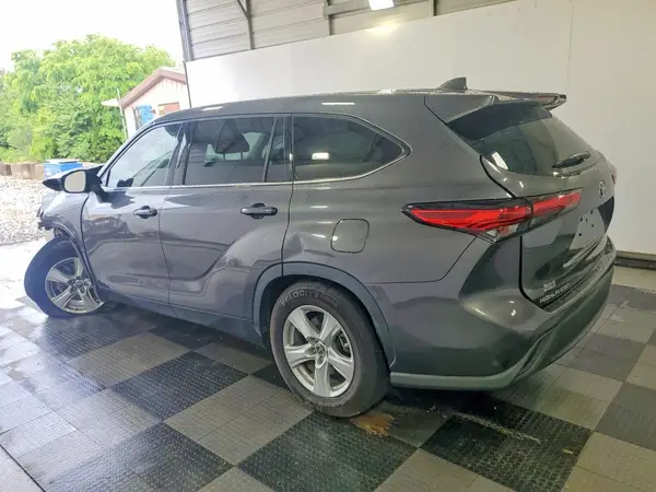 5TDCZRAH8NS099666 2022 TOYOTA HIGHLANDER - Image 2