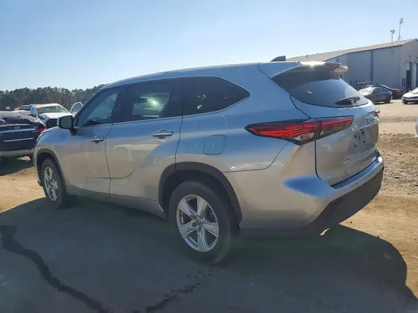 5TDCZRAH8NS141477 2022 TOYOTA HIGHLANDER - Image 2