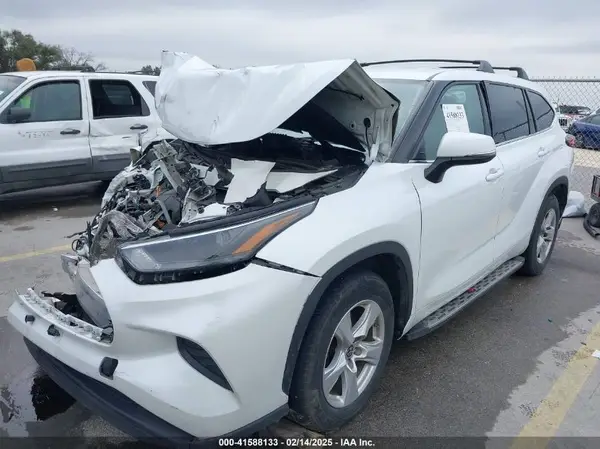 5TDCZRAH8NS539983 2022 TOYOTA HIGHLANDER - Image 2