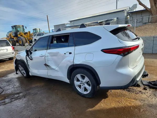 5TDCZRAH8NS542835 2022 TOYOTA HIGHLANDER - Image 2