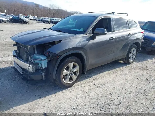 5TDCZRAH8NS547467 2022 TOYOTA HIGHLANDER - Image 2