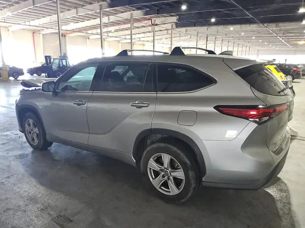 5TDCZRAH9LS017585 2020 TOYOTA HIGHLANDER - Image 2