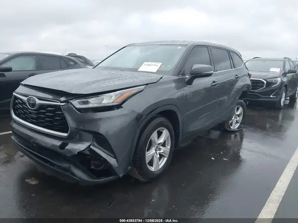 5TDCZRAH9LS506245 2020 TOYOTA HIGHLANDER - Image 2